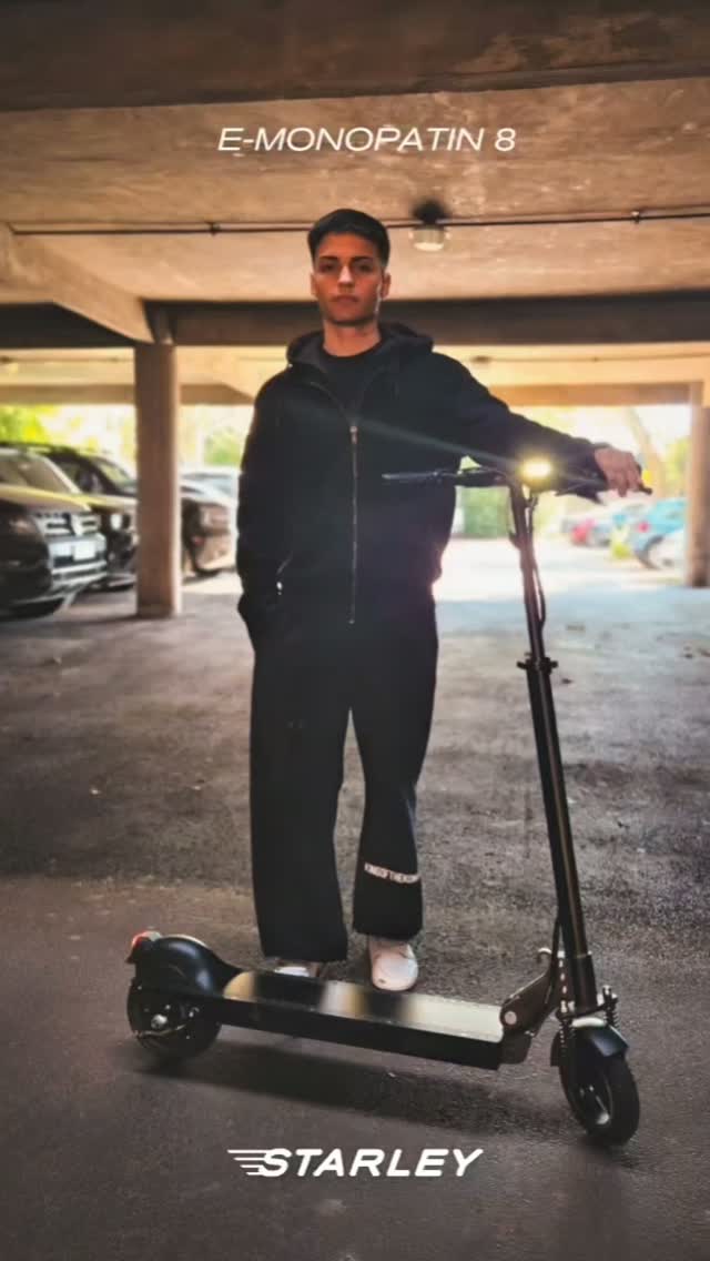 La ciudad, a tu ritmo ⚡🛴
Cada detalle pensado para transformar tu manera de moverte: 

✅ Plegable
✅ Ideal para traslados diarios
✅ Velocidad máxima 25 km/h
✅ Motor 350w
✅ Autonomía hasta 40 km
.
.
.
.
.
#movilidadurbana #scooter #monopatin
